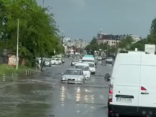На места в София за минути улиците се превърнаха в море! От мрежата: По важно е да се умува как да мажем очите на хората