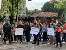 Протестиращи година след смъртта на Ани и Явор: България няма деца за убиване!