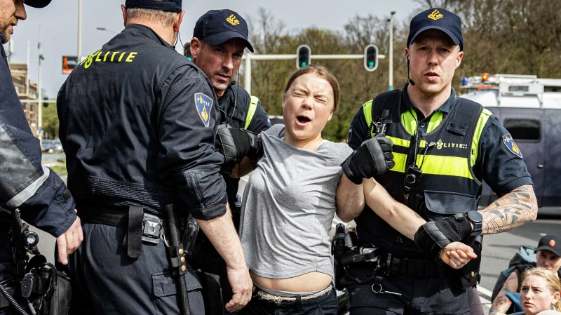 Шведски съд глоби Грета Тунберг заради блокирането на входа на парламента