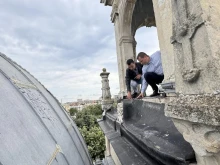 Пенчо Милков инспектира отвисоко реставрацията на Доходното здание