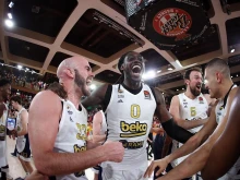 Продължения и победи за гостите оформиха Топ 4 в Евролигата по баскетбол