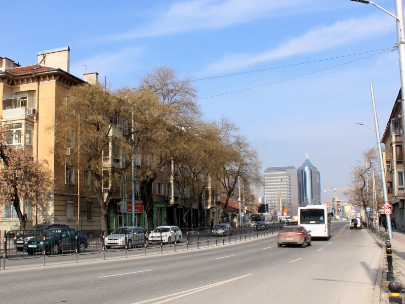 Затруднено е движението за автомобили на централен пловдивски булевард