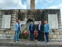 Областният управител и кметът на Смолян почетоха загиналите във войните в Деня на Европа