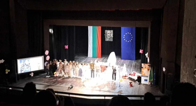 Ученици представят постановки на английски, немски и испански във Фестивала на езиците в Смолян