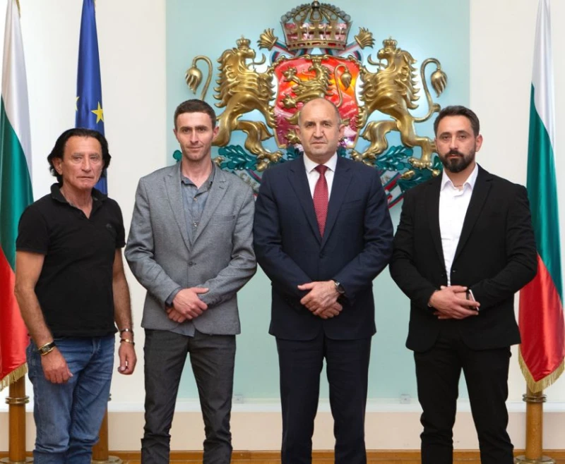 Радев: Засилваме връзките си с българската общност в Косово