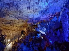 Това е най-забележителната пещера близо до Варна, но се влиза само с предварителна уговорка