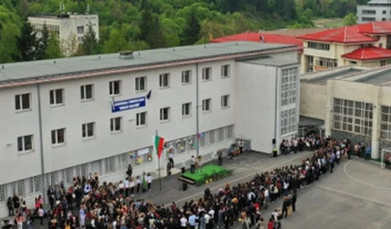 Ден на ученическото самоуправление се провежда в Езиковата гимназия в Смолян