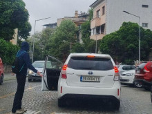 Скандално! Служебната кола на зам.-кмета на Пловдив едва не отнесе човек на пешеходна пътека, стигна се до саморазправа