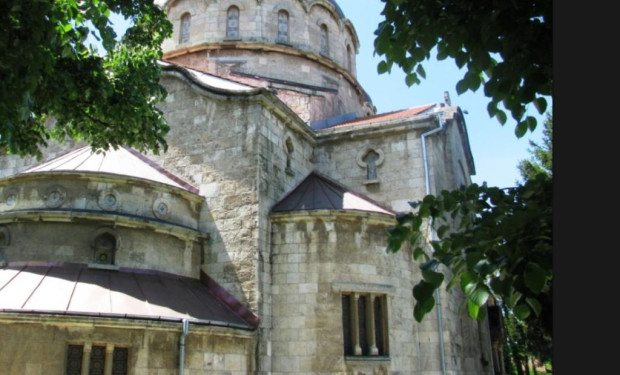 Знаете ли къде се намира църквата, която е умалено копие на храма "Александър Невски"?