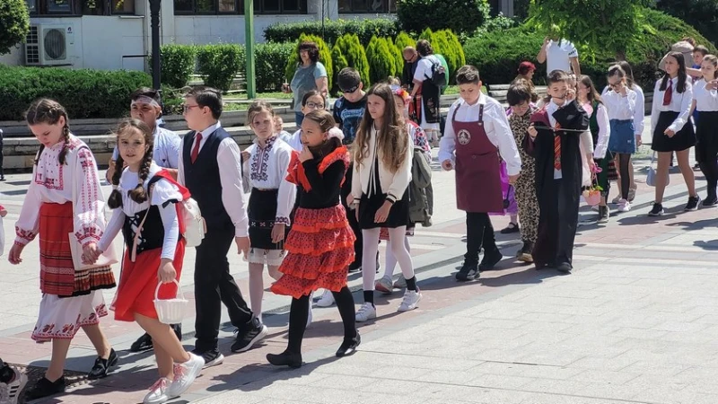 Две видински средни училища празнуваха своите празници