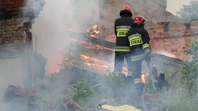 Голям пожар бушува в депо за химически отпадъци в Полша