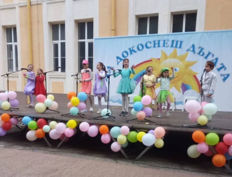 Близо 120 деца показаха своя талант в Кюстендил