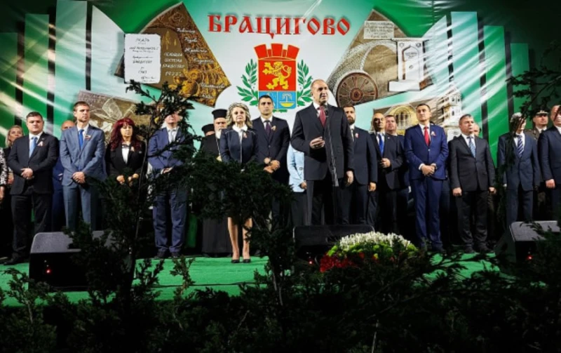 Румен Радев присъства на 148-ата годишнина от Априлската епопея в Брацигово