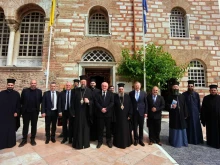 Главчев и част от министрите в кабинета посетиха църквата "Св. Димитър" в Солун