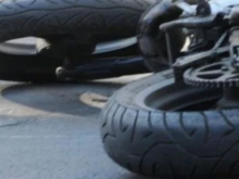 Моторист загина след удар в уличен стълб в Перник