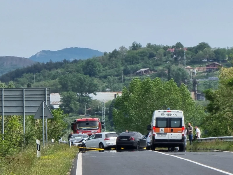 Трима от катастрофата край "Маказа" са настанени в болница в Кърджали, момиче на 17 години е откарано в Пловдив