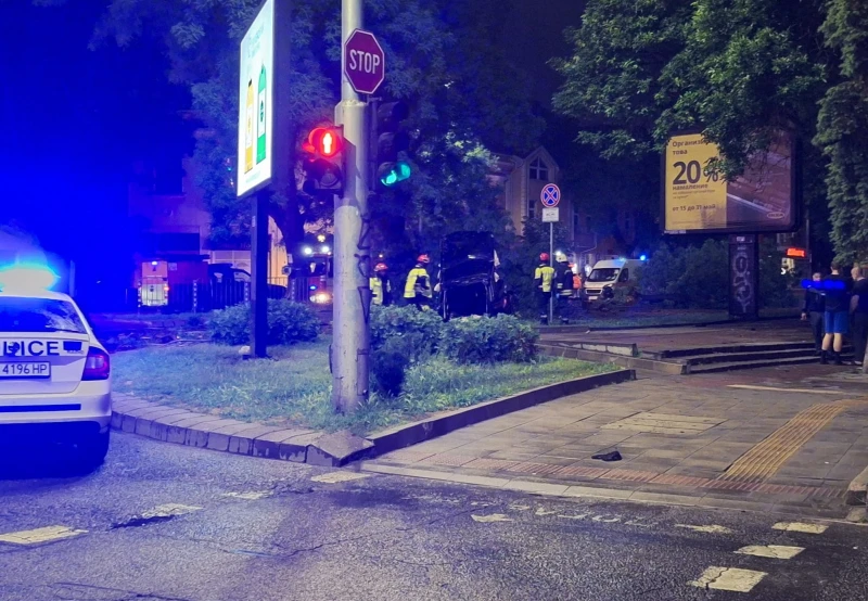 Двама млади загинаха след тежко ПТП в Пловдив, други двама берат душа