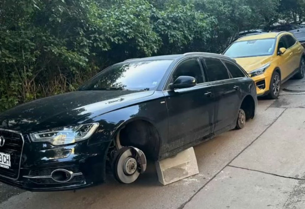 Разбиха кола в София, оставиха я "на трупчета" - без гуми и джанти, алармата не се е задействала