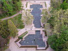 С кедър, илекс и илекс реновират водната каскада в централен парк на Търново