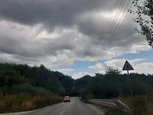 Мъж оцеля след пропадане с автомобил в 40-метрова пропаст по пътя Златоград – Мадан