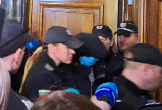 Съдът остави в ареста Красимира Трифонова която заедно с дъщеря