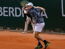 Адриан Андреев се класира за основнаха схема на силен тенис турнир в Португалия