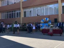 Благоевградска гимназия изпрати тържествено над 150 абитуриента