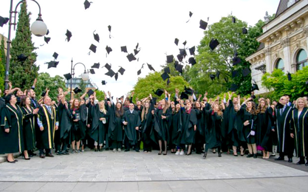750 абсолвенти от Випуск 2023 на ТУ – Варна се дипломираха на пищни церемонии