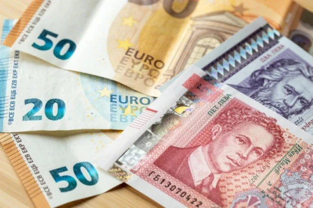 Икономическият министър успокои: Въвеждането на еврото ще бъде съпроводено с мерки за цените