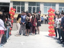 Елитно училище в Пловдив изпрати абитуриентите