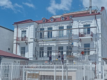 Започна ремонт на една от най-красивите сгради във Варна