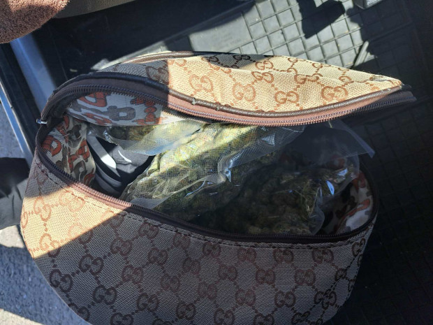 TD Полицаи откриха сак с марихуана в конфискувания автомобил на бургазлия