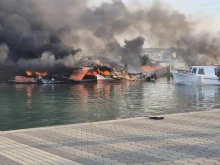 Около 20 яхти и платноходки изгоряха при голям пожар в яхтено пристанище в Хърватия