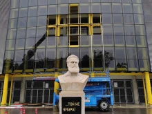 Махнаха емблемата на ПФК Ботев от "Колежа"