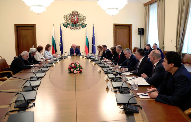 Премиерът Димитър Главчев проведе поредна работна среща с представители на