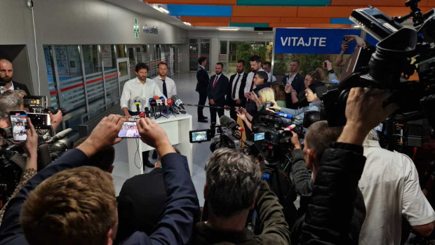 Премиерът на Словакия Роберт Фицо е в критично състояние след