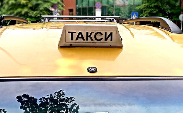 Някои таксиметрови коли вече возят на нова по висока тарифа Тя