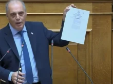 Председателят на "Гръцко решение" скъса Преспанското споразумение от трибуната на парламента
