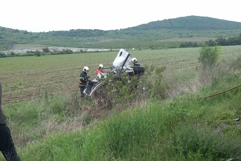 Не е ясно защо единият водач от тежката катастрофа край Стара Загора е загубил контрол над автомобила