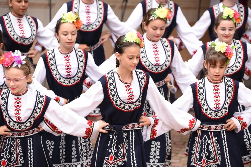 Фестивала "Традиции и памет" завладява с красота и ритъм Римския стадион в Пловдив