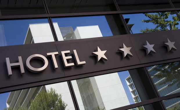 133 места за настаняване с 10 и повече легла хотели мотели