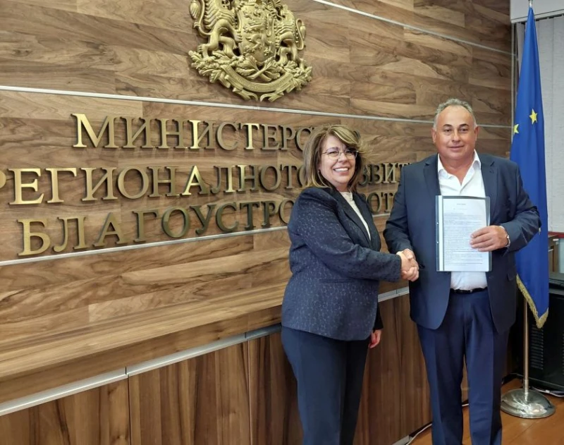 57 споразумения за финансиране на общински проекти с над 122 млн. лв. от държавния бюджет подписа министър Коритарова   