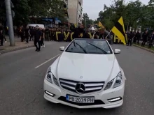С плакат "Густо майна" започна шествието на феновете на Ботев, Попето и Балтанов са начело
