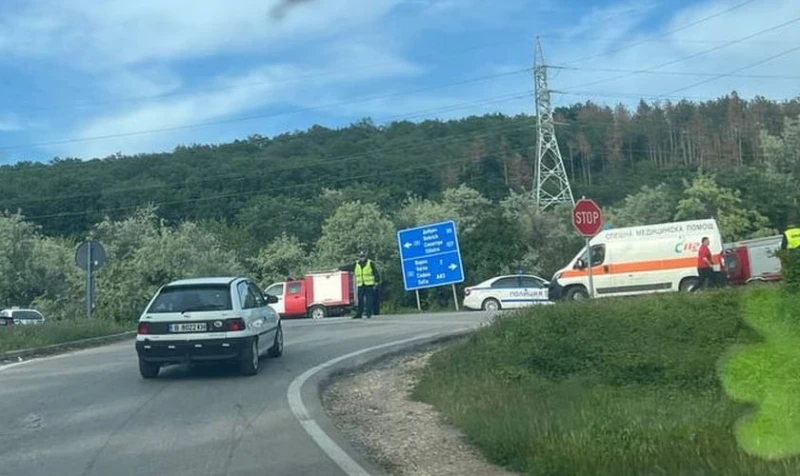 Пренасочват движението в посока Варна заради катастрофата с кола на НСО