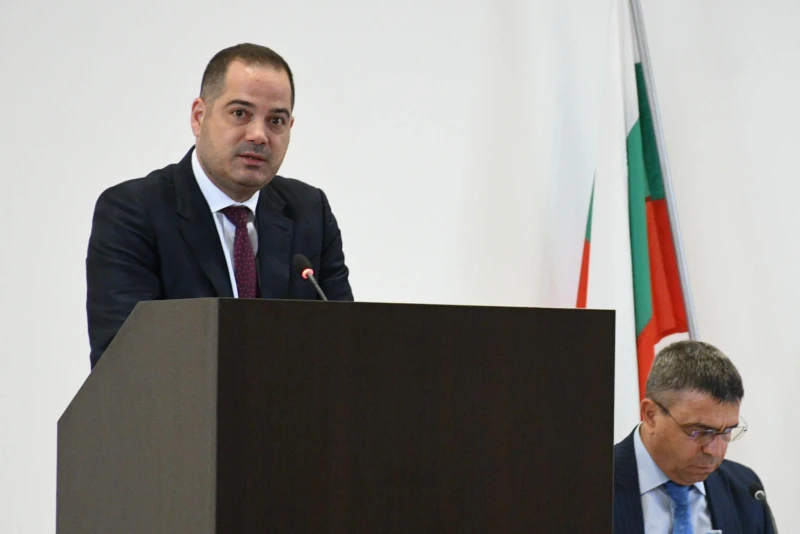Министърът на МВР: 12 часа тежки преговори в Пловдив