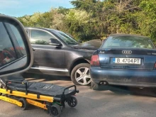 Жената от катастрофата с Петков и автомобил на НСО е с опасност за живота