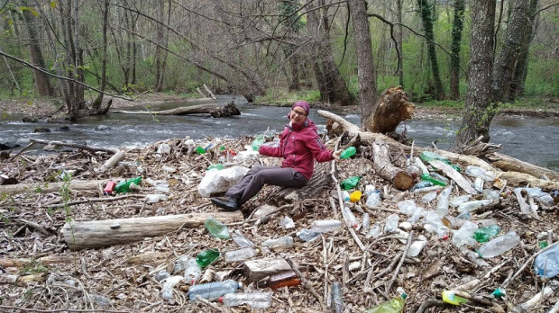 Масово почистване на река край Кюстендил