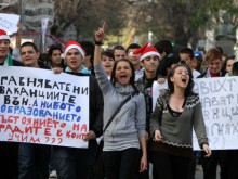 Пловдивски ученици на протест срещу намалената им коледна ваканция