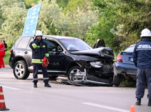 След катастрофата с кола на НСО справката в Пътна полиция