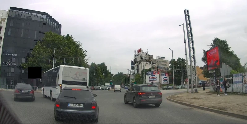 "Ювелирно изпълнение" на шофьор в Пловдив? Видео регистратор засне много глупава постъпка и нарушение
